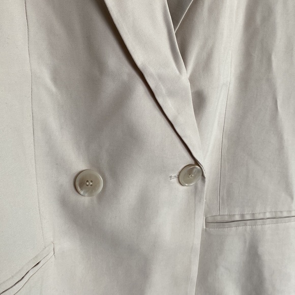 BNWT Oversized Cream Blazer - Picture 3 of 4